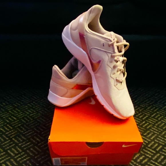 Women’s Nike Athletic running shoes - Picture 5 of 7